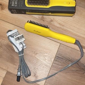 Drybar - The Baby Brush Crush Mini Heated Straightening Brush
